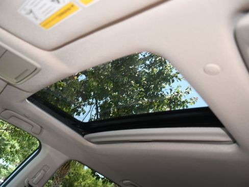 Used 2025 Honda CR-V EX image 8