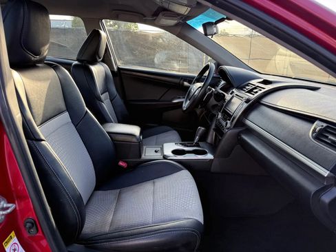 Used 2014 Toyota Camry SE image 18
