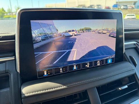 Used 2021 Chevrolet Tahoe Z71 w/ Luxury Package AWD/4WD image 25