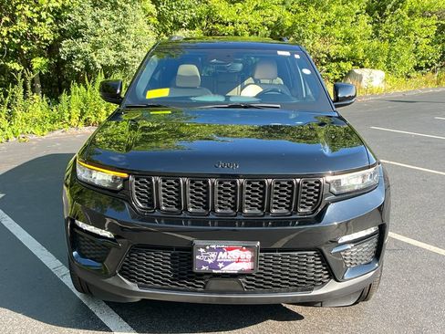 Used 2024 Jeep Grand Cherokee Limited w/ Black Appearance Package AWD/4WD image 8