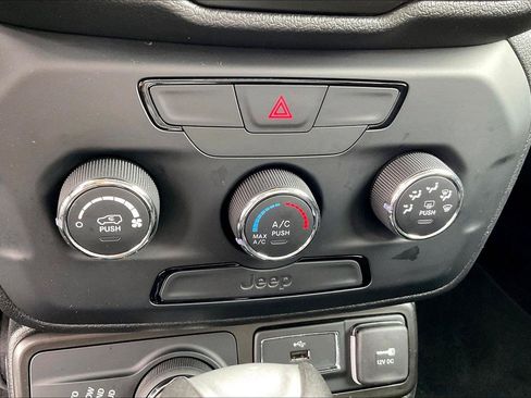 Used 2020 Jeep Renegade Sport w/ Sport Appearance Group AWD/4WD image 33