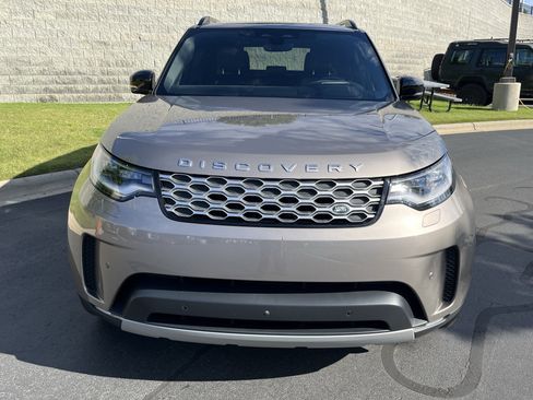 Used 2025 Land Rover Discovery S AWD/4WD image 10