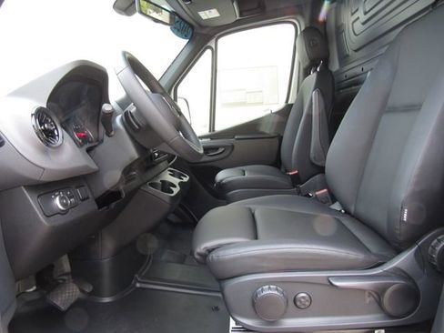 Certified 2025 Mercedes-Benz Sprinter 2500 image 10