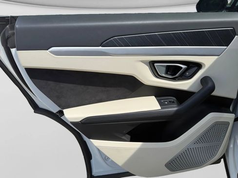 Used 2019 Lamborghini Urus image 26