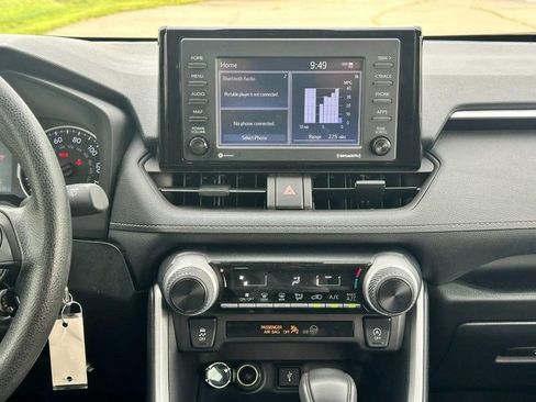 Used 2022 Toyota RAV4 LE AWD/4WD image 13