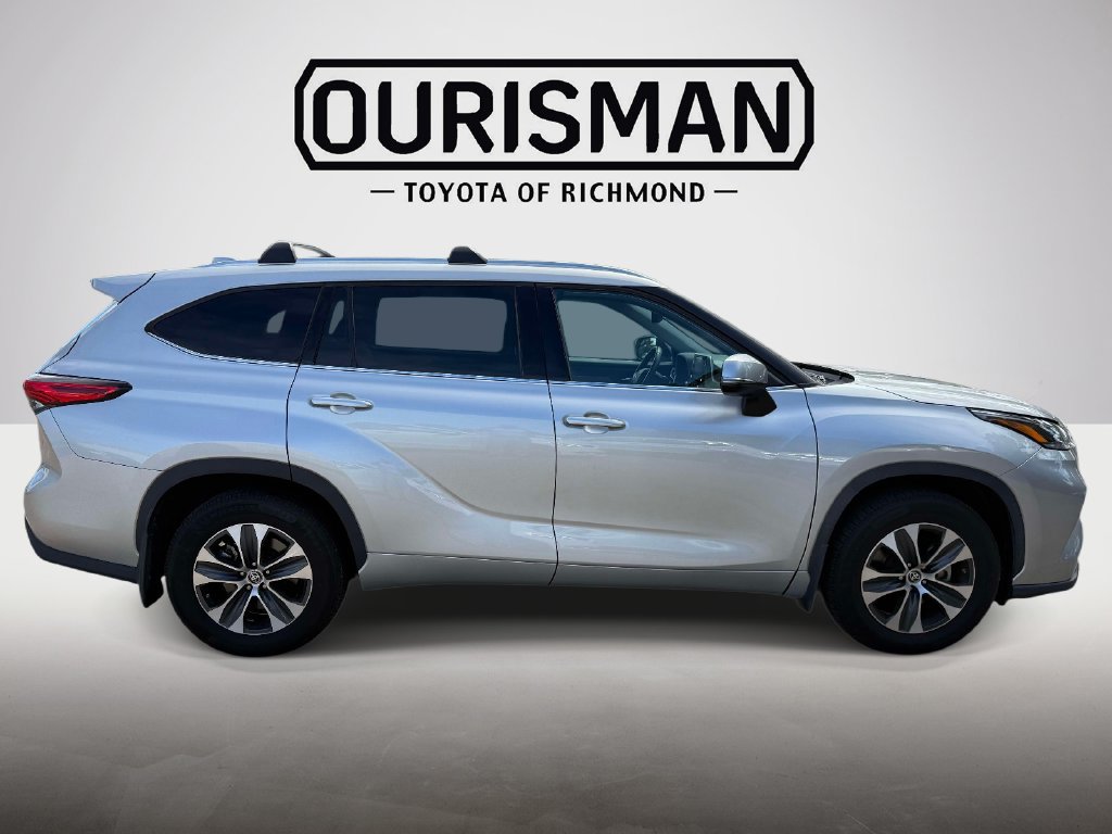 Used 2021 Toyota Highlander XLE AWD/4WD image 6