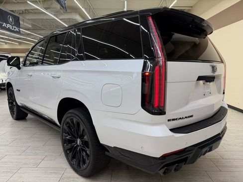Used 2025 Cadillac Escalade V w/ LPO, ONYX Package image 7