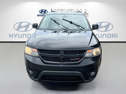 Used 2019 Dodge Journey SE w/ Connectivity Group FWD image 2