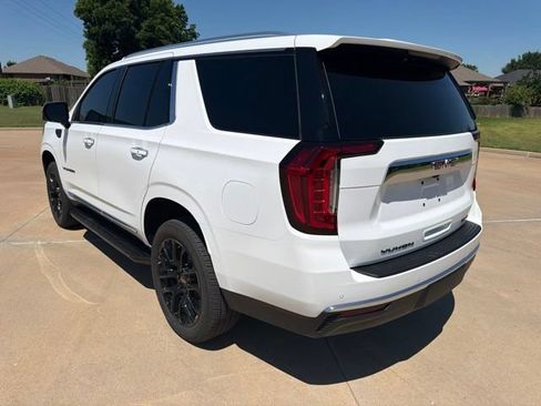 Used 2024 GMC Yukon SLT w/ SLT Premium Package AWD/4WD image 3
