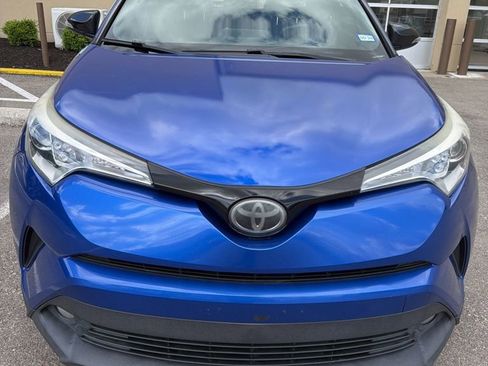 Used 2018 Toyota C-HR XLE FWD image 2