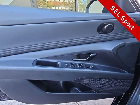 Used 2025 Hyundai Elantra Sport FWD image 27