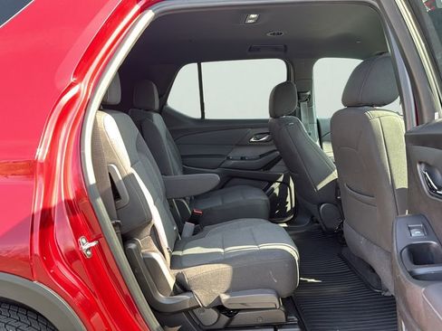 Used 2023 Chevrolet Traverse LT FWD image 13