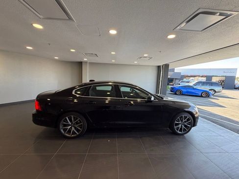 Used 2017 Volvo S90 T5 Momentum w/ Vision Package image 4