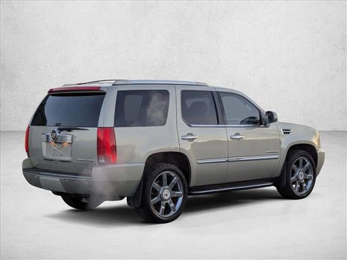 Used 2013 Cadillac Escalade Luxury image 5