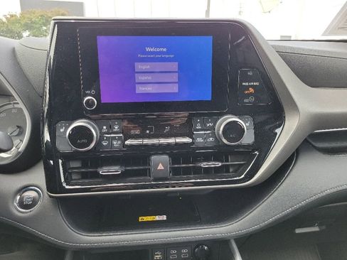 Used 2023 Toyota Highlander XLE FWD image 17