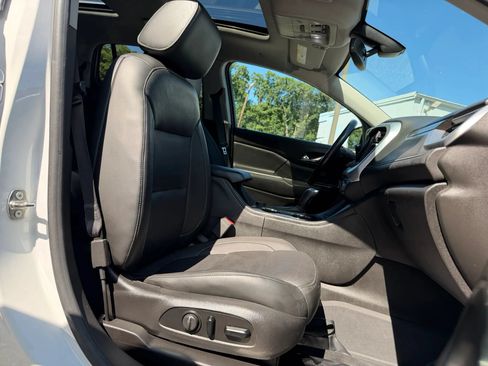 Used 2017 GMC Acadia SLT AWD/4WD image 15