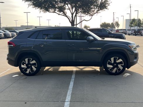 Used 2024 Volkswagen Atlas Cross Sport SE FWD image 11