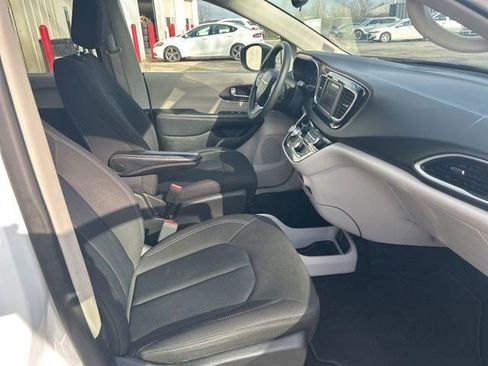 Used 2023 Chrysler Voyager LX FWD image 37