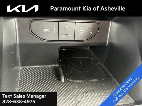 Used 2025 Kia Sorento SX image 18