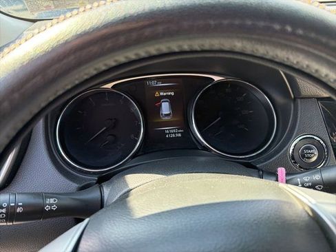 Used 2014 Nissan Rogue SL image 1