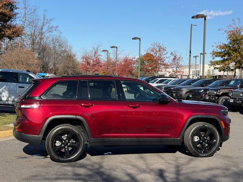 Certified 2024 Jeep Grand Cherokee Altitude image 6