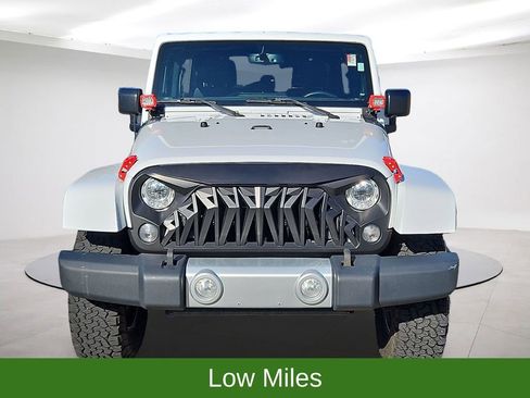 Used 2017 Jeep Wrangler Unlimited Rubicon w/ Connectivity Group image 2