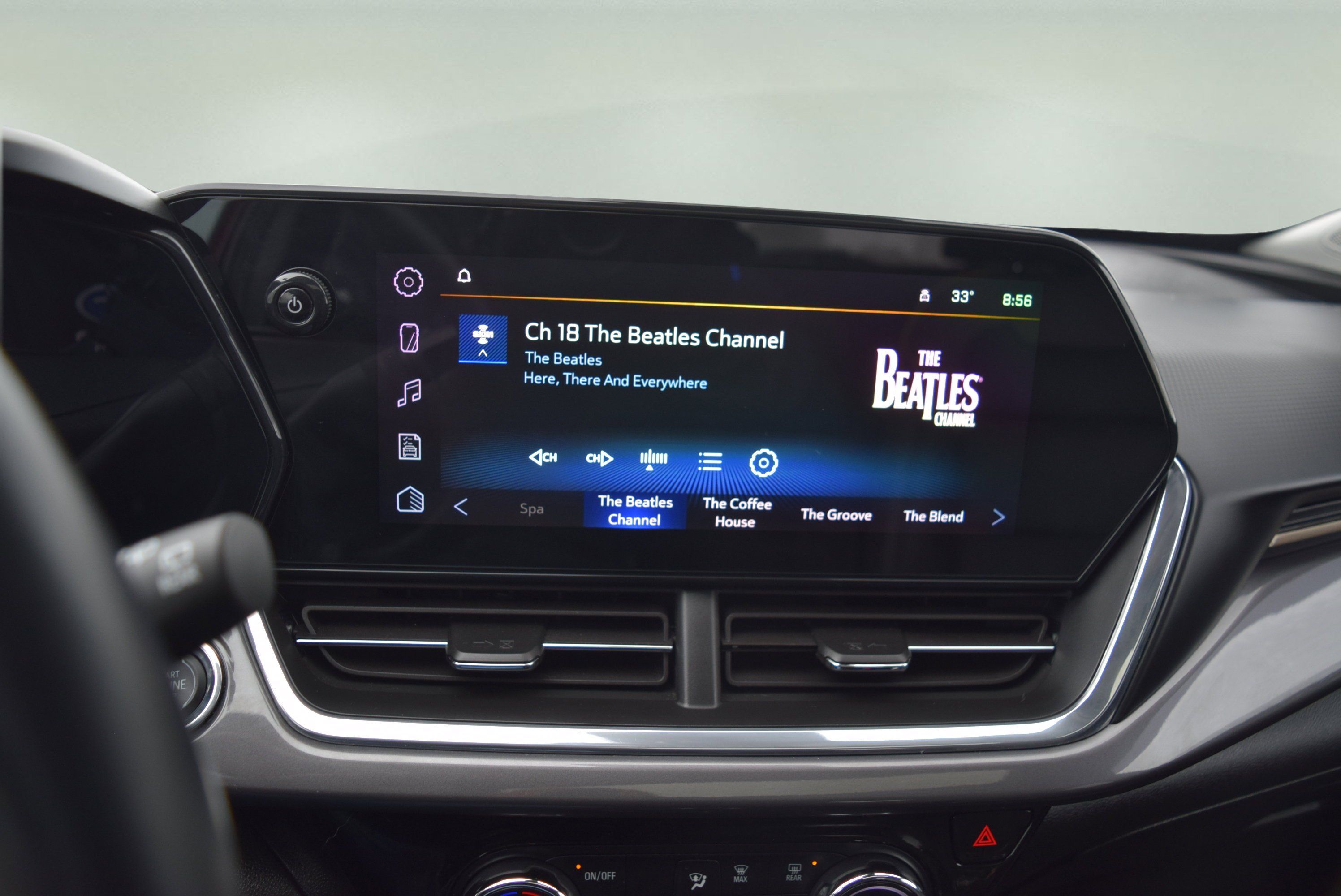 Used 2024 Chevrolet Trax ACTIV w/ Sunroof Package FWD image 17