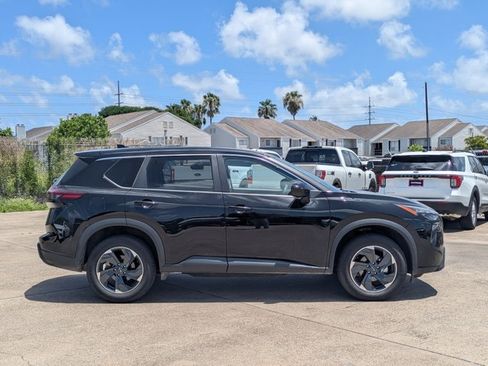 Used 2024 Nissan Rogue SV AWD/4WD image 4