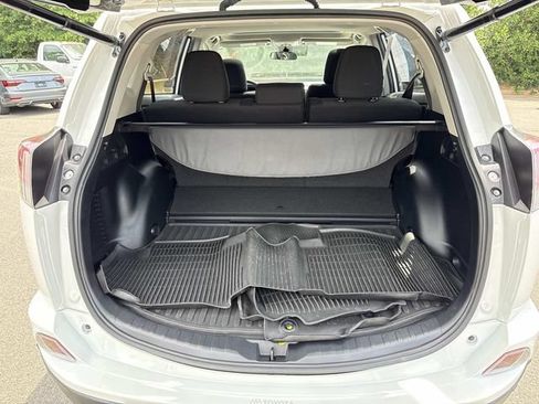 Used 2016 Toyota RAV4 XLE w/ Convenience Package AWD/4WD image 12