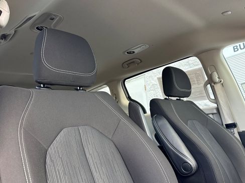 Used 2024 Chrysler Voyager LX image 19