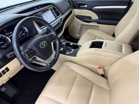 Used 2018 Toyota Highlander XLE image 4