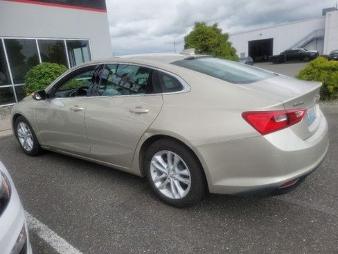 Used 2016 Chevrolet Malibu LT FWD image 2