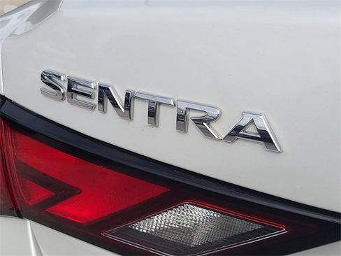 Used 2021 Nissan Sentra SV w/ SV Premium Package image 10