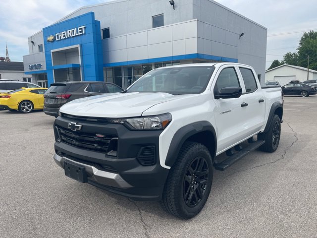 Used 2024 Chevrolet Colorado Trail Boss w/ Technology Package AWD/4WD image 2