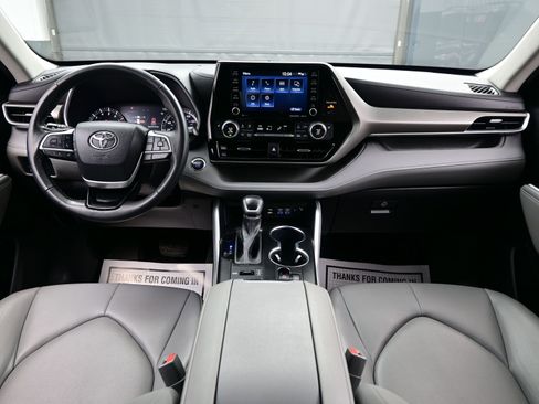 Used 2022 Toyota Highlander XLE image 18
