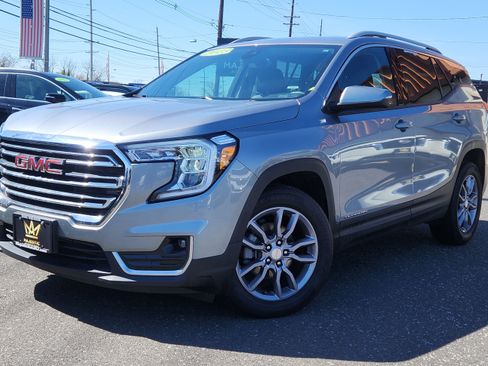 Used 2024 GMC Terrain SLT AWD/4WD image 1