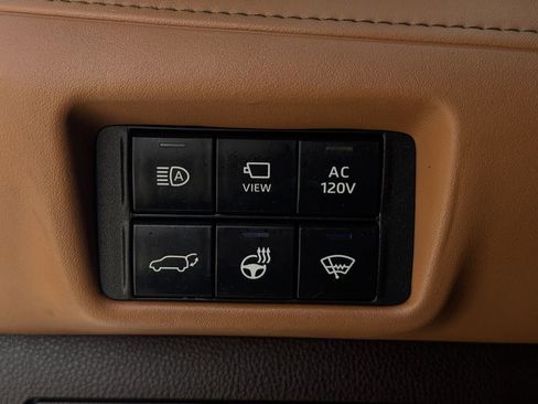 Used 2021 Toyota Highlander Platinum image 24