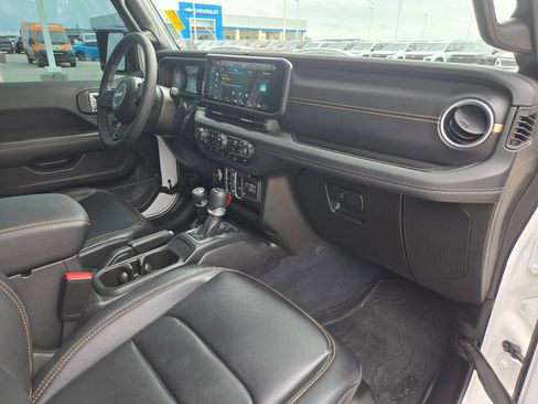 Used 2025 Jeep Gladiator Sport image 25