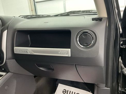 Used 2017 Jeep Compass Latitude image 10