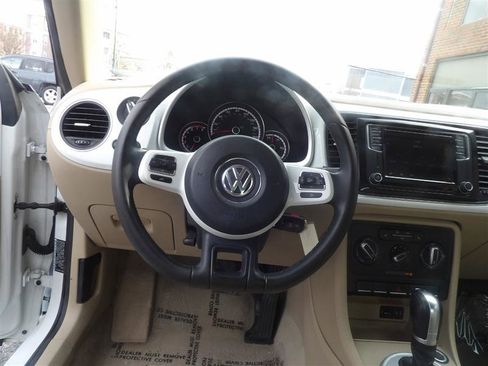Used 2016 Volkswagen Beetle SE image 16