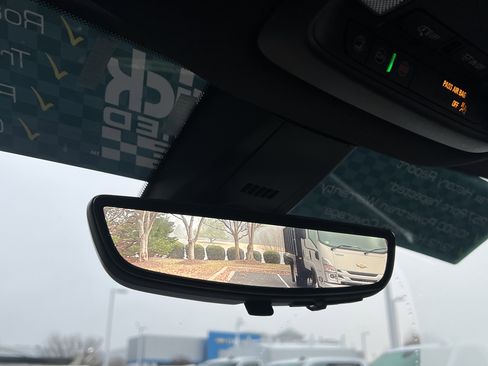 Used 2024 Buick Enclave Essence w/ Technology Package image 27