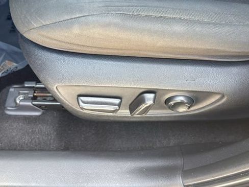 Used 2022 Toyota RAV4 XLE w/ Convenience Package FWD image 19