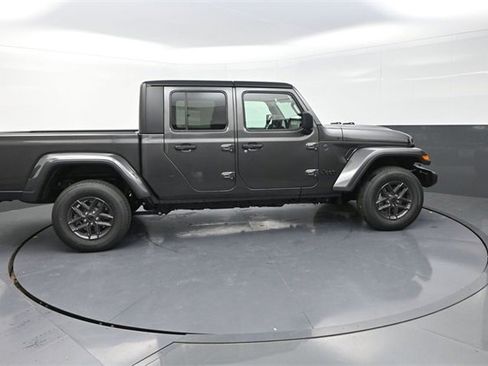 New 2025 Jeep Gladiator Sport image 8
