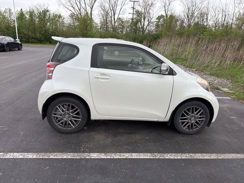 Used 2014 Scion iQ image 8