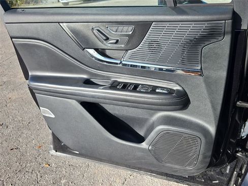 Used 2021 Lincoln Corsair FWD image 12