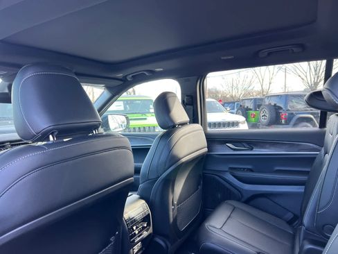 New 2025 Jeep Grand Cherokee L Limited w/ Black Appearance Package image 32