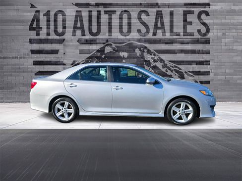 Used 2012 Toyota Camry SE image 2
