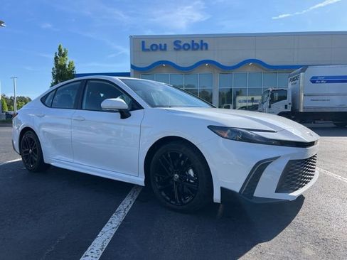 Used 2026 Toyota Camry SE image 4