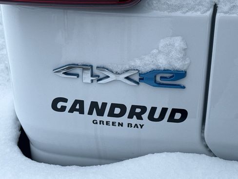 Used 2022 Jeep Wrangler Unlimited Sahara w/ Cold Weather Group image 8