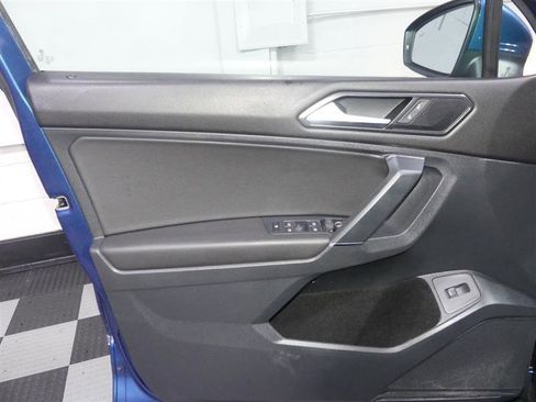 Used 2018 Volkswagen Tiguan SEL image 17